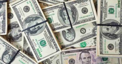 Dólar fecha perto da estabilidade com quadro eleitoral no radar.